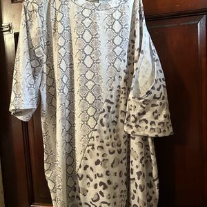 Womens off the shoulder animal print T-shirt size xl